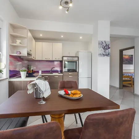 Vita'1 Apartment *