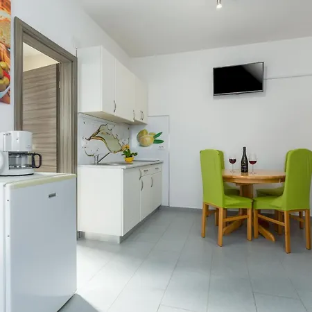 Apartment Vita'1 *