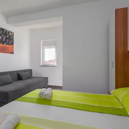 Apartment Vita'1 *